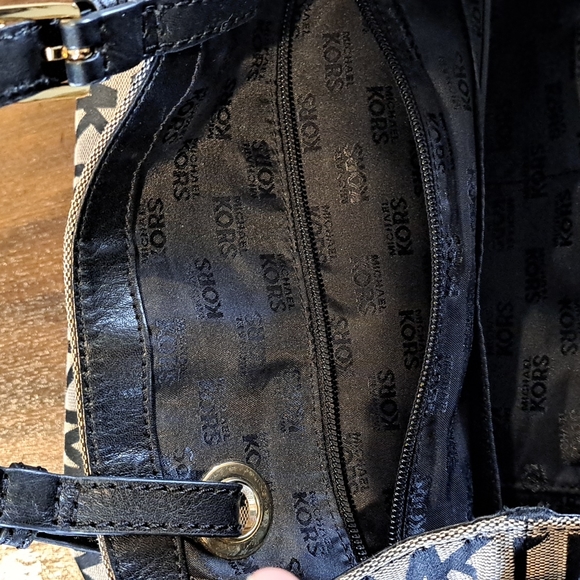 MICHAEL KORS Designer KM Logo Shoulder Bag  Black Trim - Picture 4 of 14